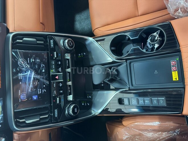Lexus LX 600-37
