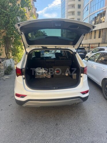 Hyundai Santa Fe-13