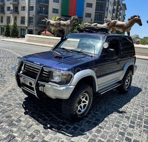 Mitsubishi Pajero-1