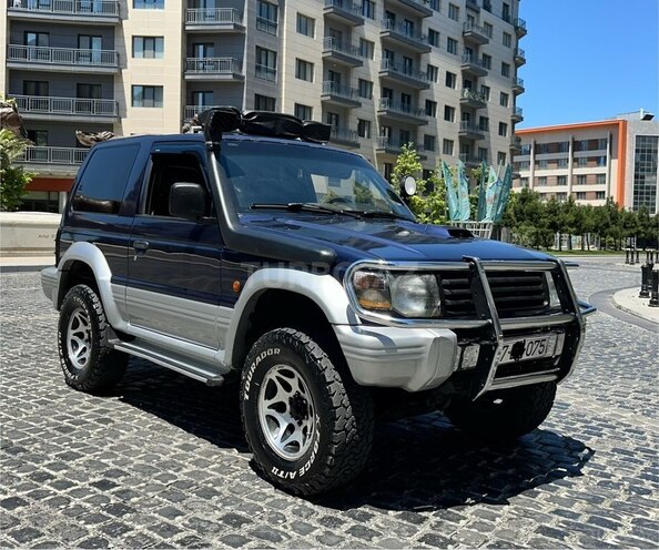 Mitsubishi Pajero-5