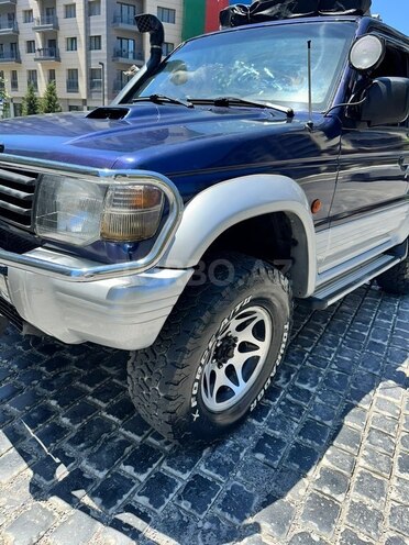 Mitsubishi Pajero-8