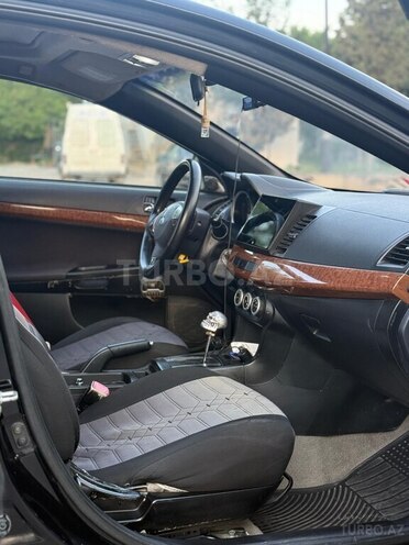 Mitsubishi Lancer-13