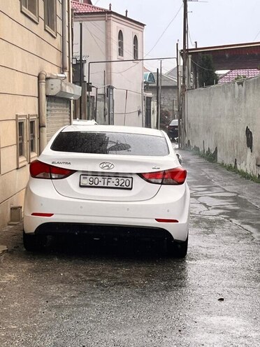 Hyundai Elantra-3