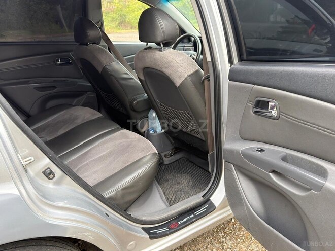 Kia Rio-12