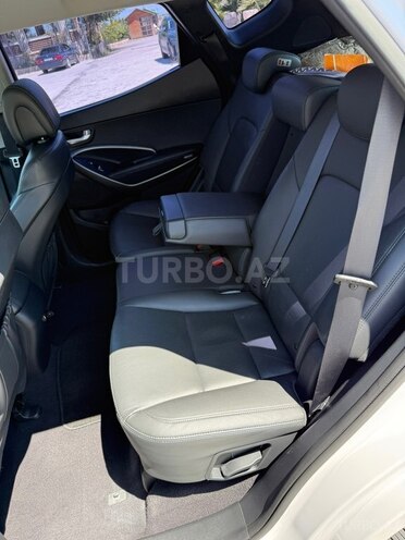Hyundai Santa Fe-12