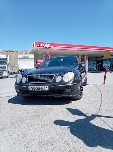 Mercedes E 240-1