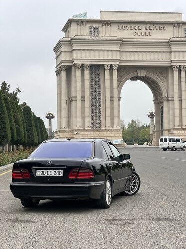 Mercedes E 240-3