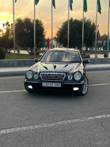 Mercedes E 240-1