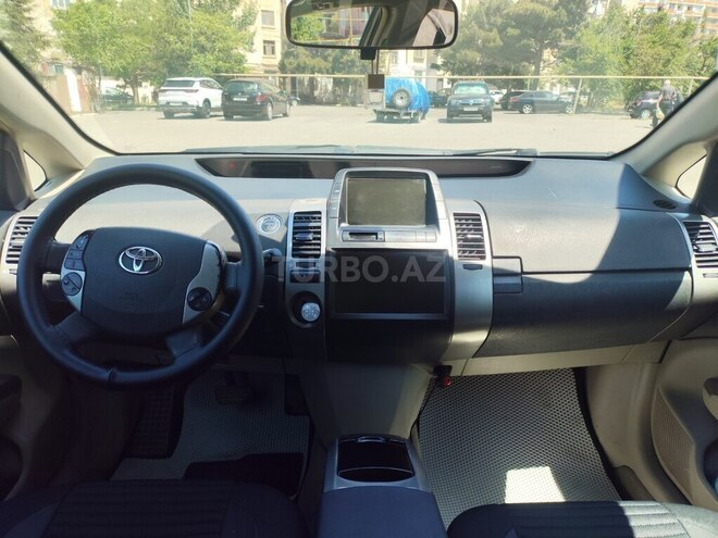 Toyota Prius-13