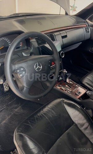 Mercedes E 240-11