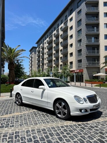 Mercedes E 220-2