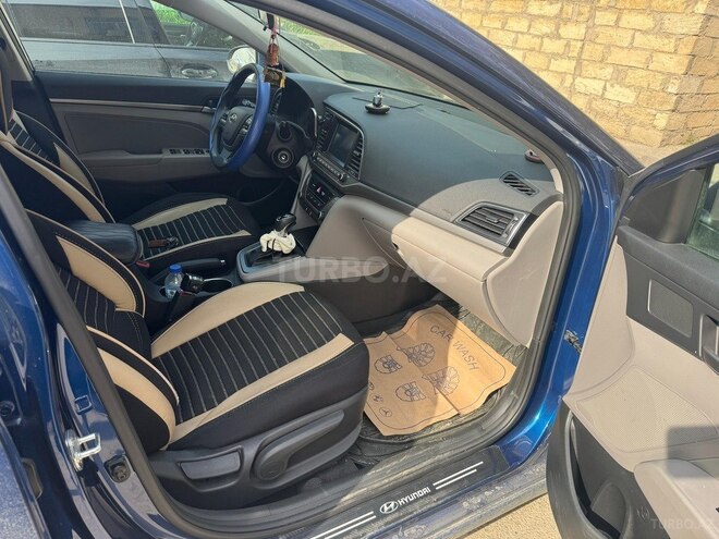 Hyundai Elantra-6
