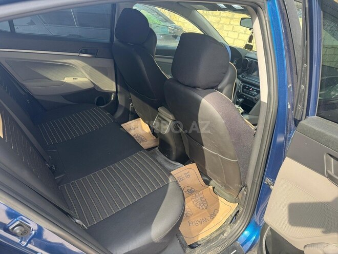 Hyundai Elantra-4