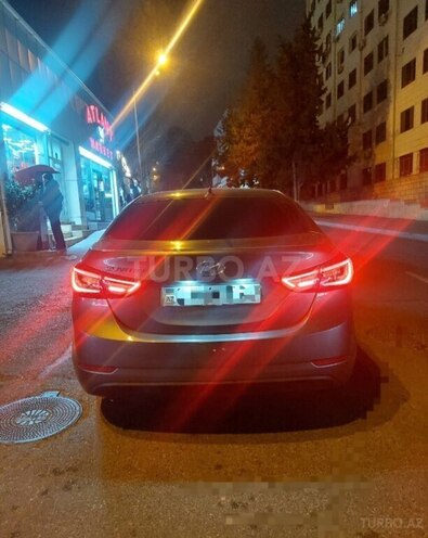 Hyundai Elantra-7