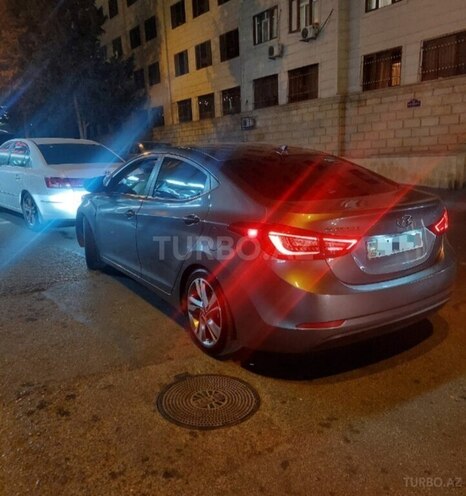 Hyundai Elantra-6