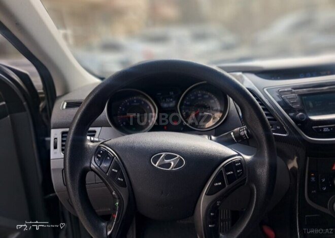 Hyundai Elantra-9