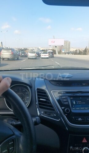 Hyundai Elantra-14