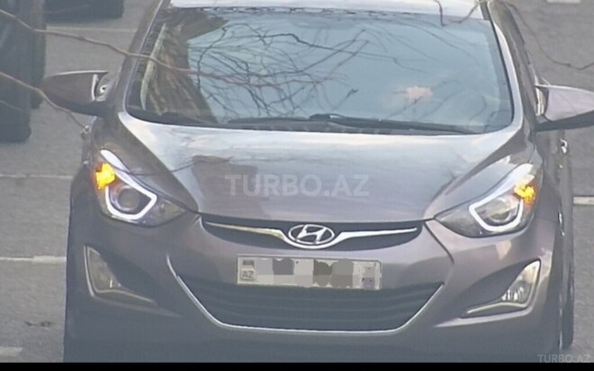 Hyundai Elantra-13