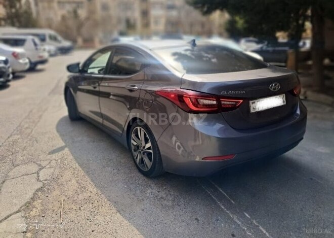 Hyundai Elantra-17