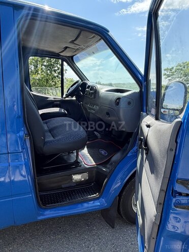 Ford Transit-13