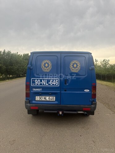 Ford Transit-6