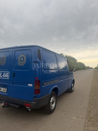 Ford Transit-4