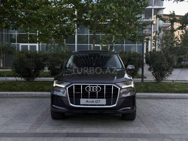 Audi Q7-1