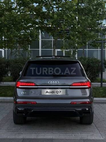 Audi Q7-8