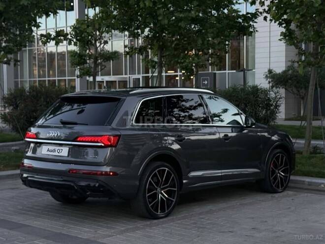 Audi Q7-6