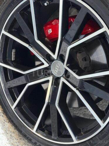 Audi Q7-15