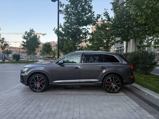 Audi Q7-5