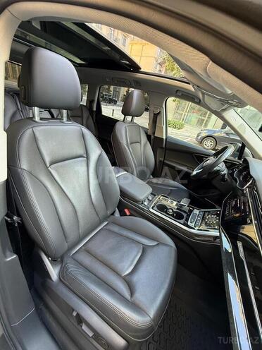 Audi Q7-14