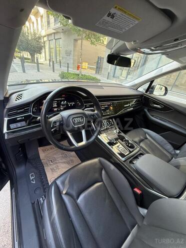 Audi Q7-17