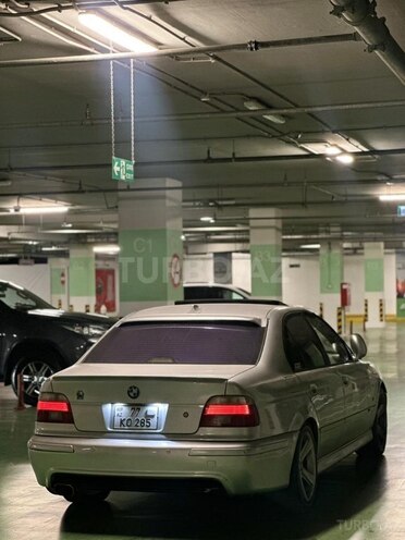 BMW 523-8