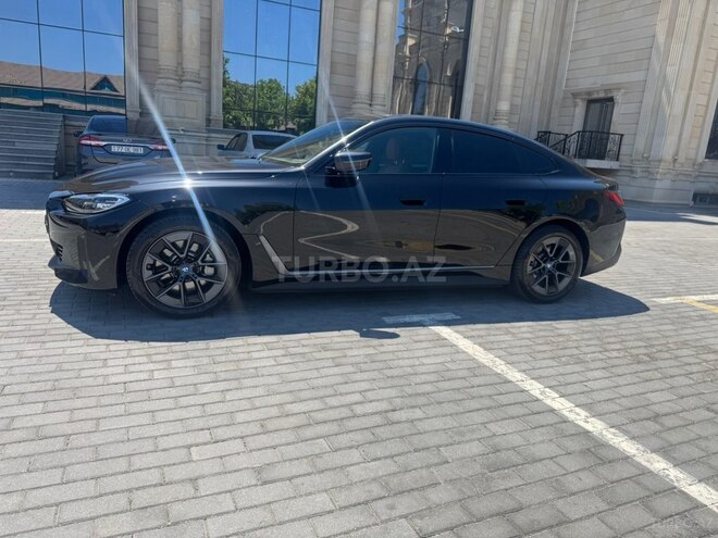 BMW i4-4