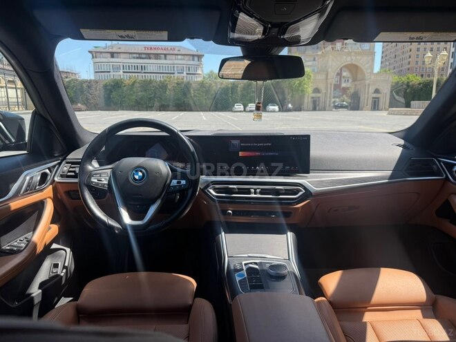 BMW i4-10
