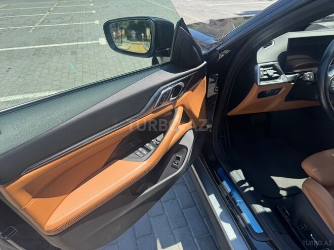 BMW i4-9