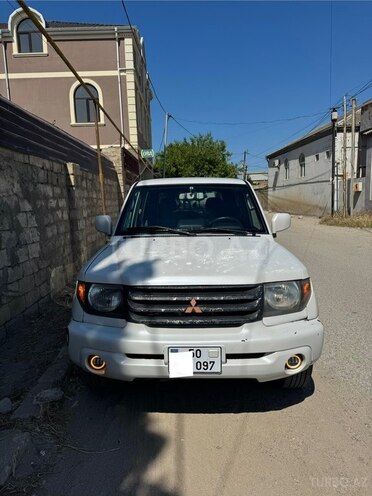 Mitsubishi Pajero io-1