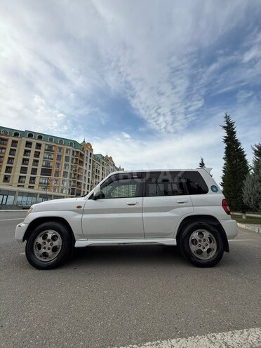 Mitsubishi Pajero io-7