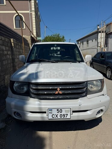 Mitsubishi Pajero io-8