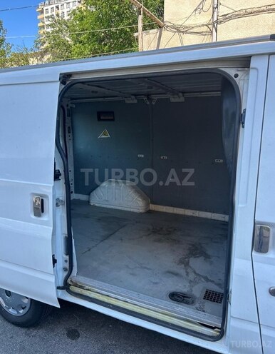Ford Transit-8