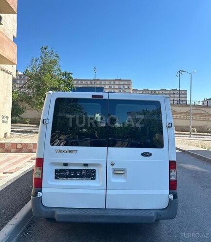 Ford Transit-4