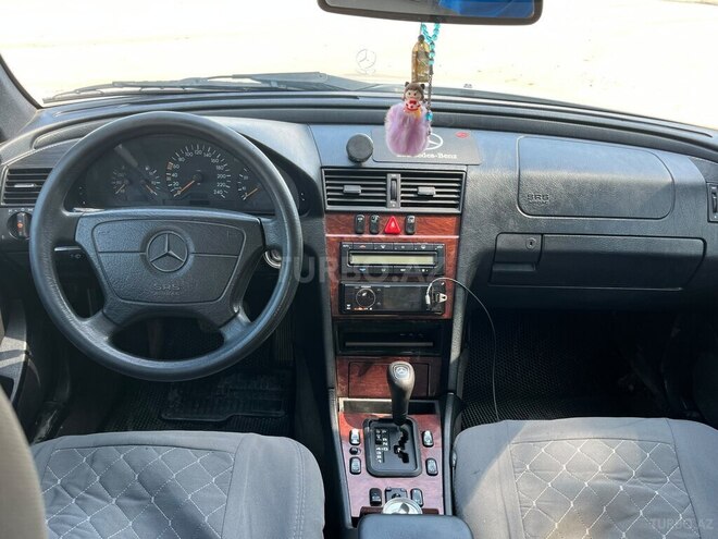 Mercedes C 200-11