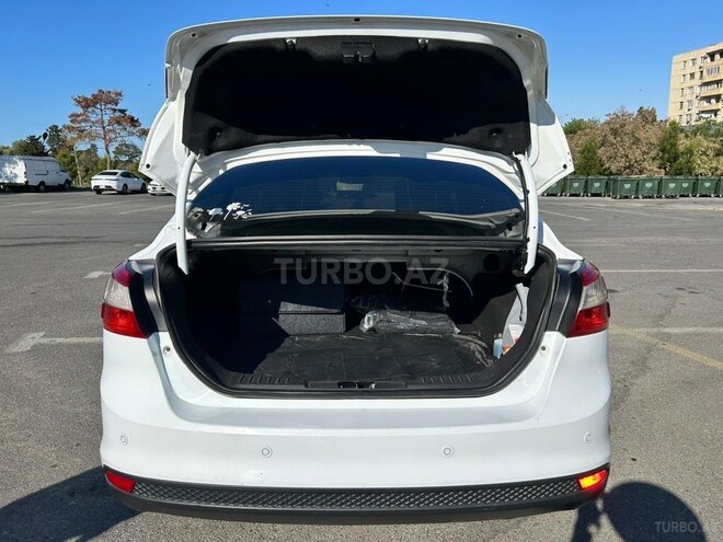 Ford Focus-13