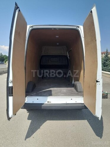 Ford Transit-10
