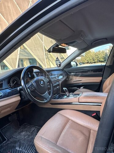 BMW 740-8