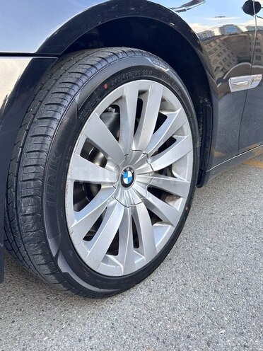 BMW 740-17