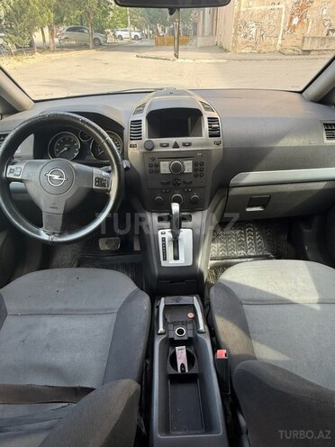 Opel Zafira-8