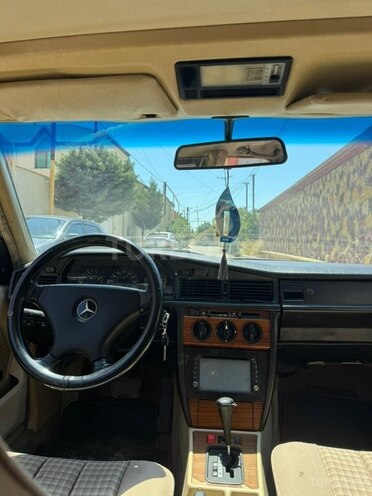 Mercedes 190-8