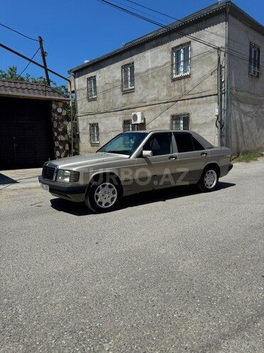 Mercedes 190-4